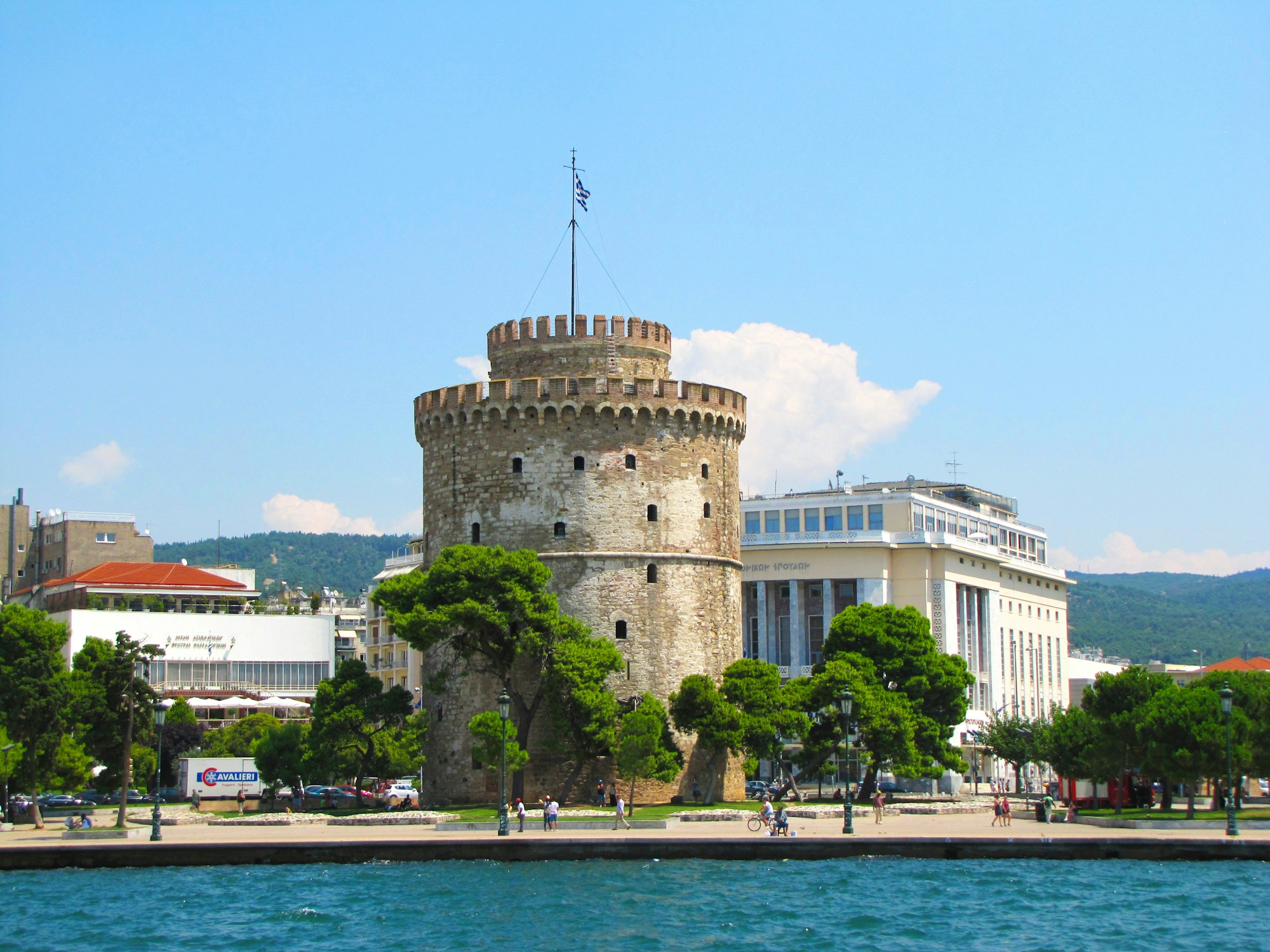 Front de mer de Thessalonique, Grèce, avec la tour blanche