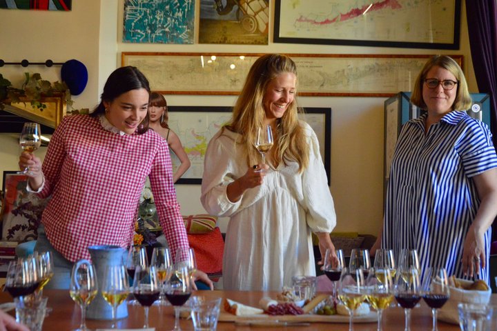 Wine tasting with a sommelier on the hill of Croix-Rousse
