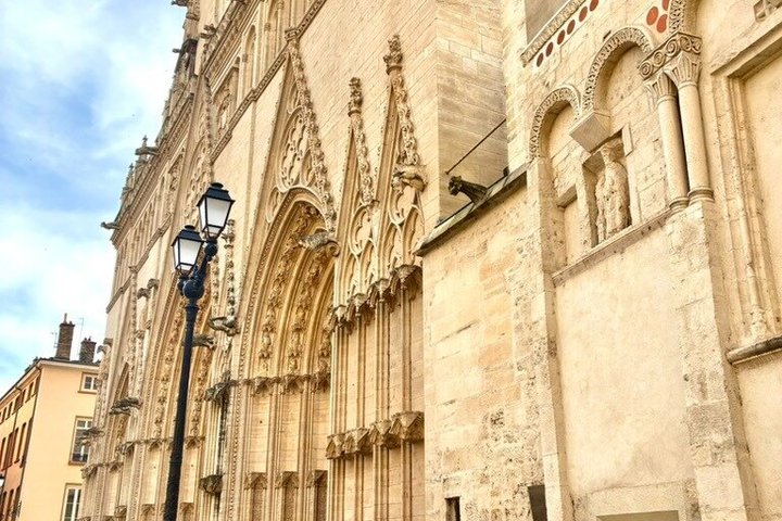 Traboule nascosta di Lione, passaggio segreto e cortile interno rinascimentale