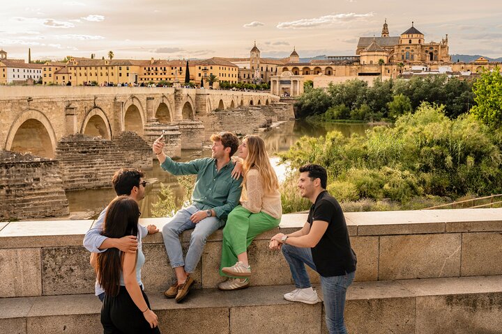Blick auf Ronda hoch über der Tajo-Schlucht, Ausflug ab Sevilla