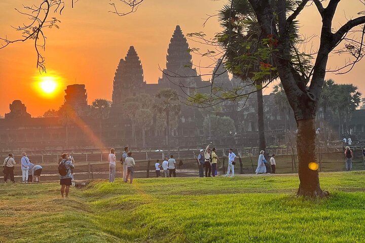 Lever de soleil à Angkor Wat visite en petit groupe partagé