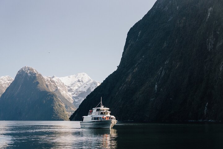 Croisière panoramique de 2 h sur le Milford Sound (photo 1)