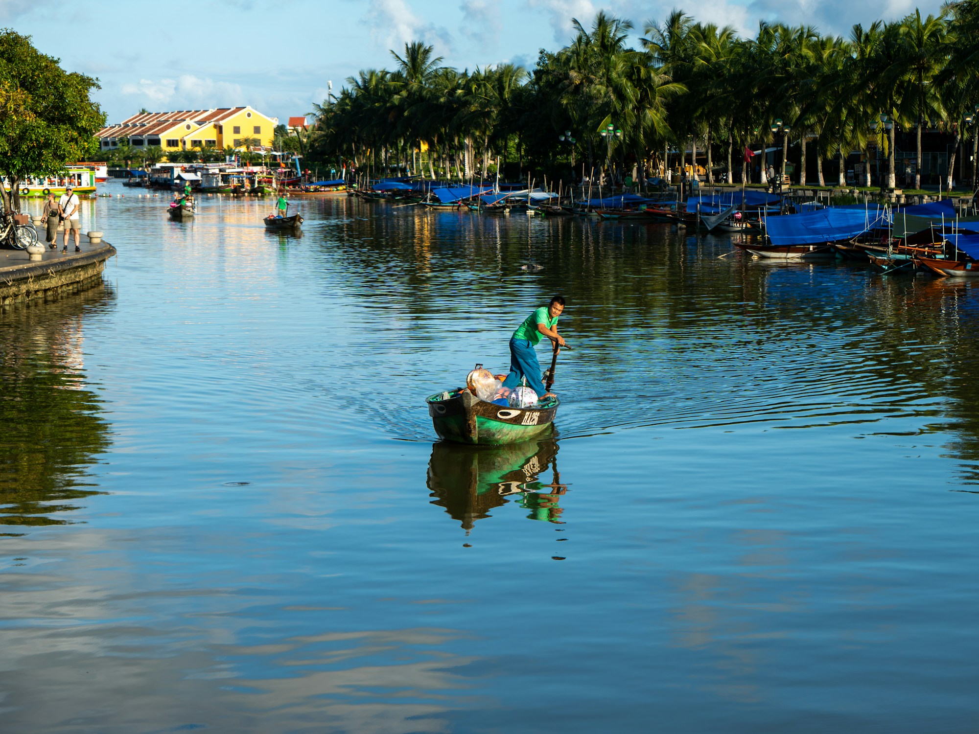 Barque traditionnelle sur la rivière Thu Bon à Hoi An, dans la poche sèche du centre Vietnam