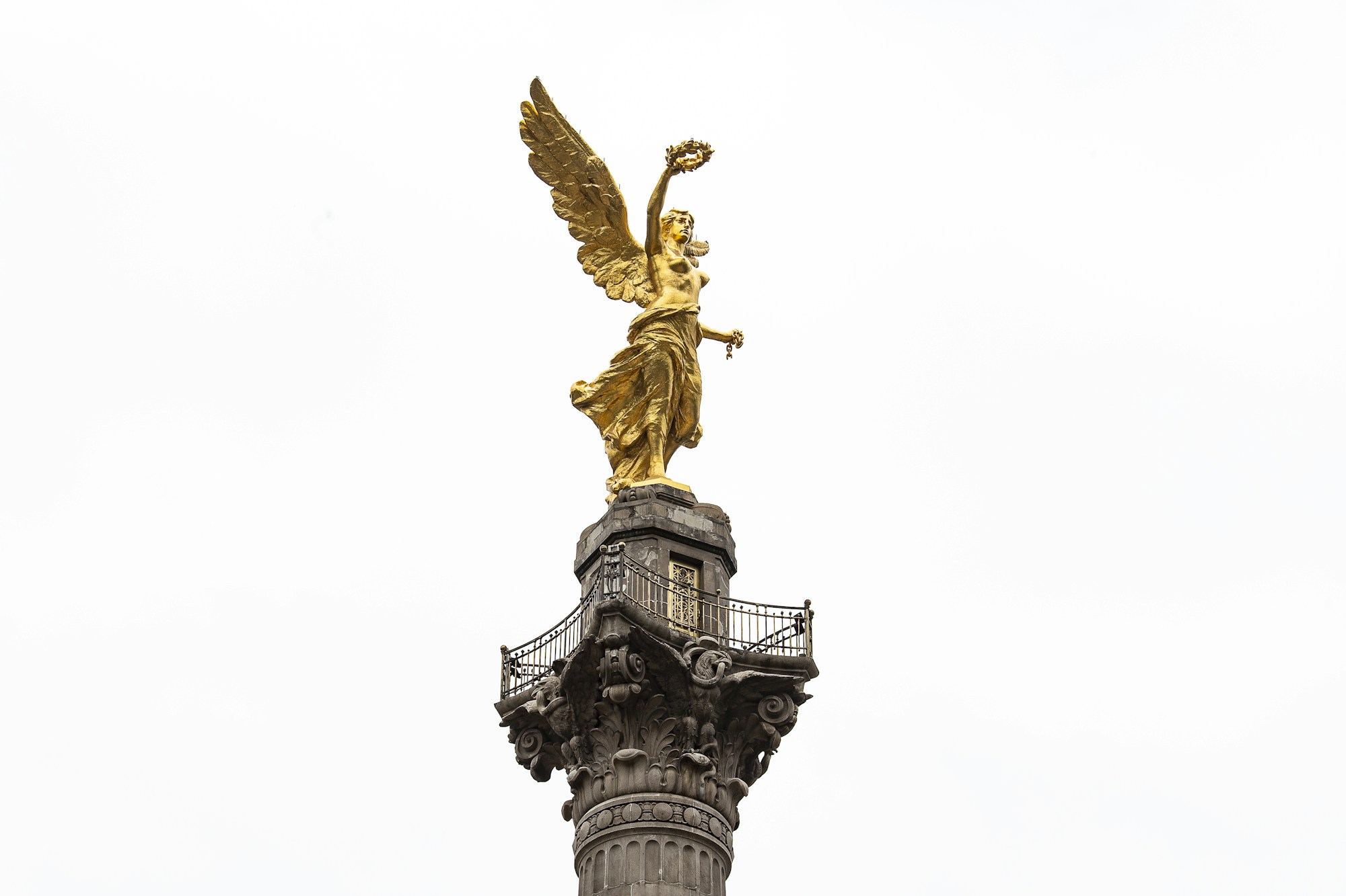La statue dorée de l'Ange de l'Indépendance, sur le Paseo de la Reforma à Mexico City