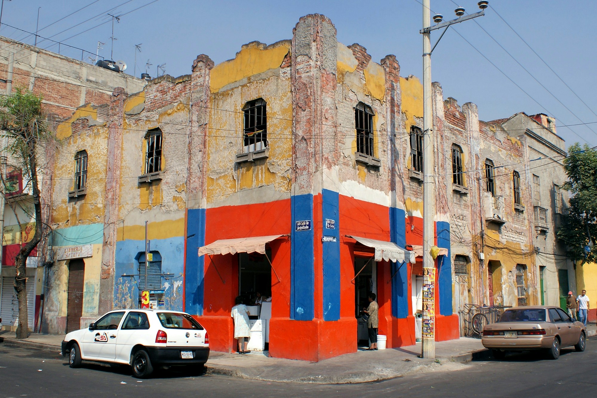 Rue calme d'un quartier résidentiel du centre de Mexico City, loin de l'agitation du Zócalo