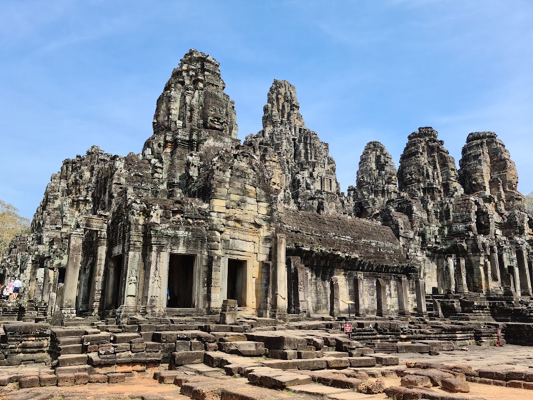 Angkor à l'aube : lever de soleil, Bayon et grand circuit – Angkor Vat pour le lever du soleil, puis Bayon et Angkor Thom, Siem Reap, Cambodge (photo 1)