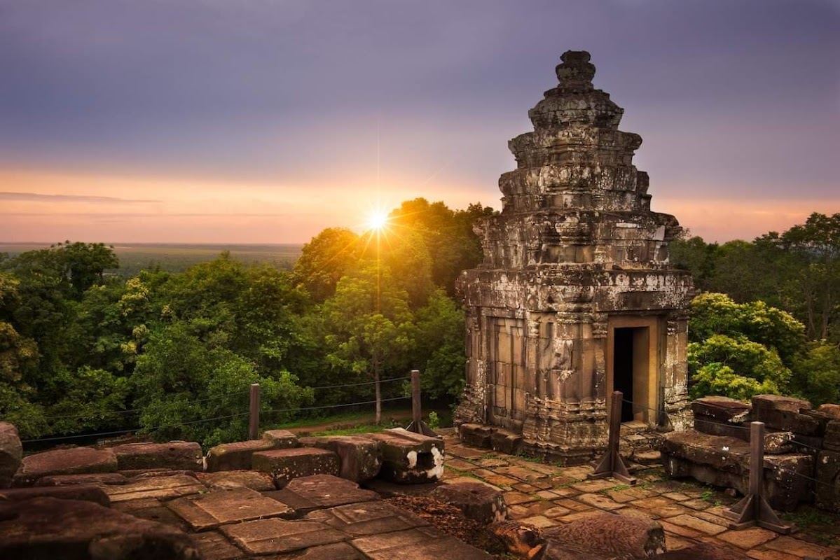 Angkor Vat et le coucher de soleil de Phnom Bakheng – Angkor Archaeological Park, Siem Reap, Cambodge (photo 1)