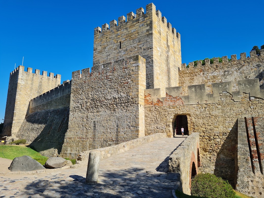 Castelo de São Jorge – R. de Santa Cruz do Castelo, 1100-129 Lisboa, Portugal (photo 1)