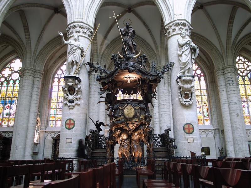 Cathédrale Saints-Michel-et-Gudule – Esp. de la Sainte-Gudule, 1000 Bruxelles, Belgique (photo 3)