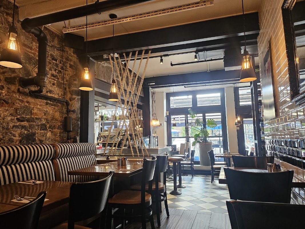 Cochon Dingue Champlain – 46 Bd Champlain, Québec, QC G1K 4H5, Canada (photo 1)