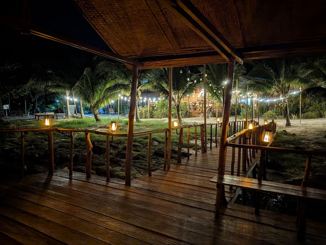 Coco restaurant – Saracen Bay, Koh Rong Samloem, Cambodge (photo 1)