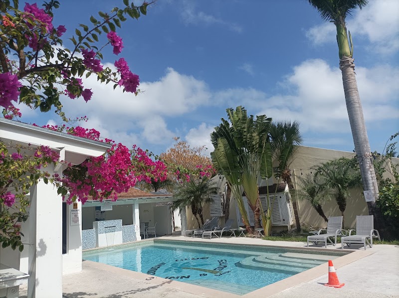 Colony Club Inn & Suites – St. Albans Drive off West Bay Street, Nassau (photo 3)