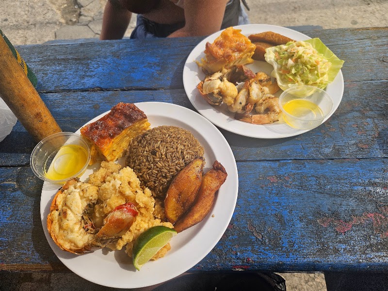 Curly's Restaurant and Bar – Arawak Cay, Nassau (photo 2)