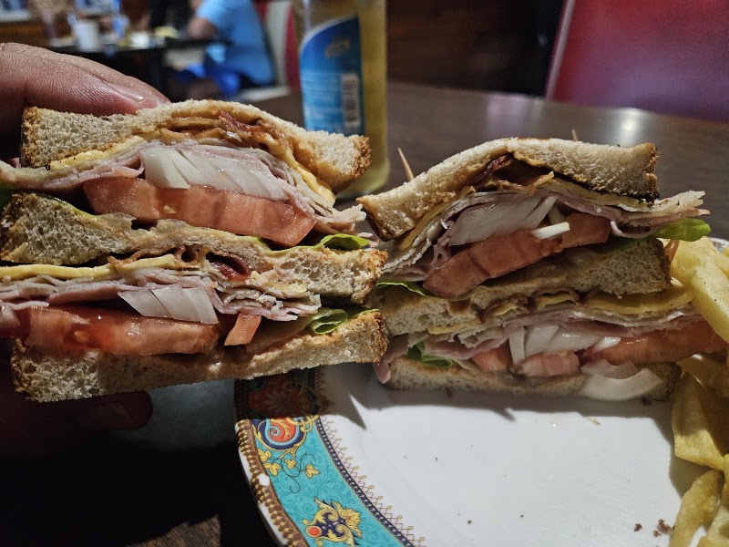 Curly's Restaurant and Bar – Arawak Cay, Nassau (photo 3)