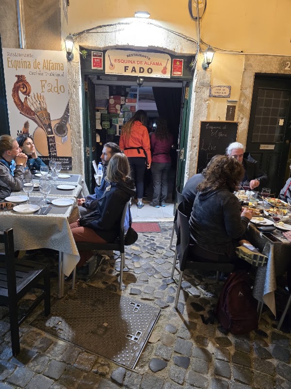 Esquina de Alfama – R. de São Pedro 4, 1100-139 Lisboa, Portugal (photo 1)