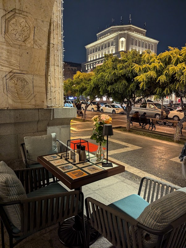 Grand Ost – Republic Square, Yerevan 0010, Arménie (photo 1)