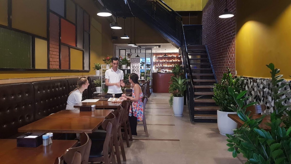 Hoang's Restaurant – Hoàn Kiếm, Hà Nội (photo 1)