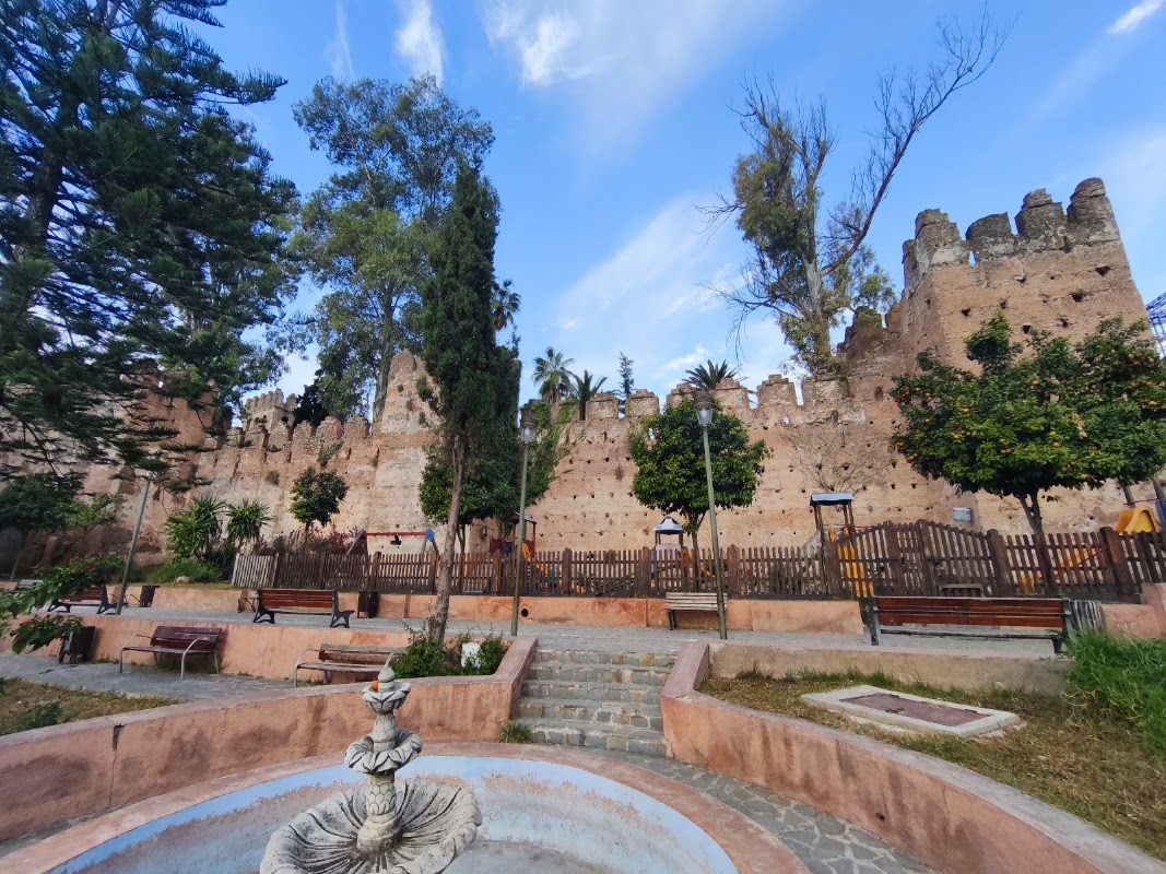 Kasbah de Chefchaouen – Rue Benjelloun, Chefchaouen, Maroc (photo 1)