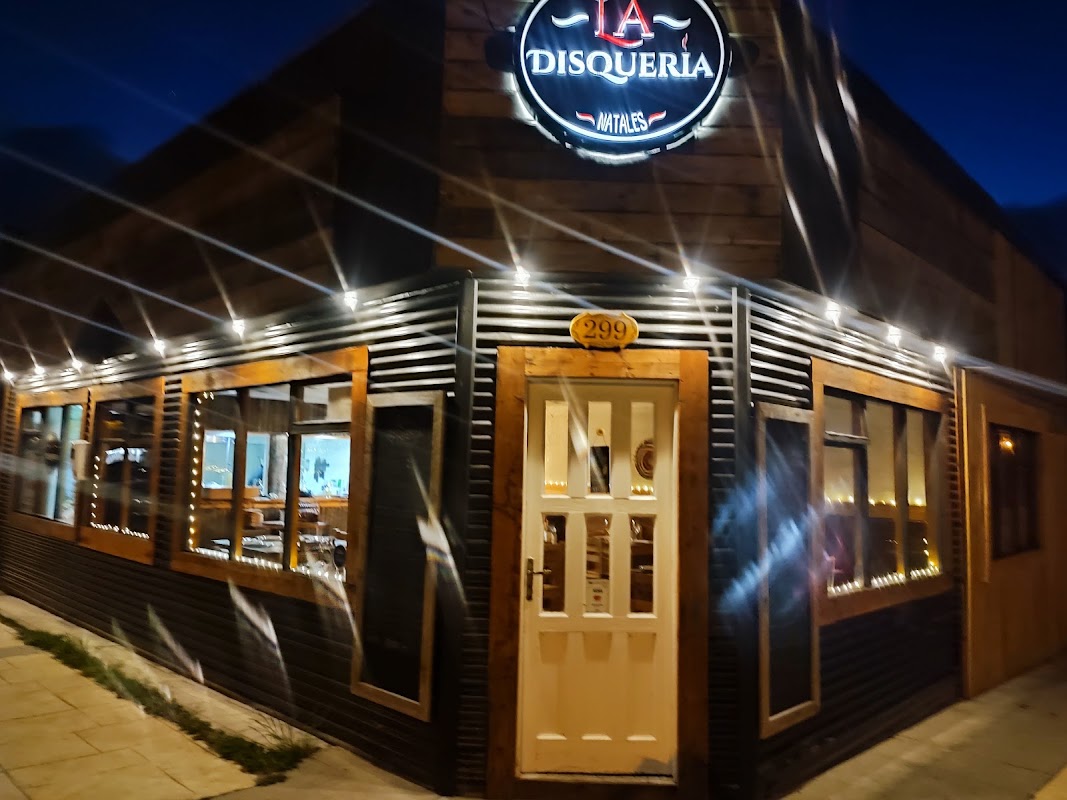 La Disqueria Restaurant – Hermann Eberhard 299, Puerto Natales, Magallanes, Chili (photo 1)