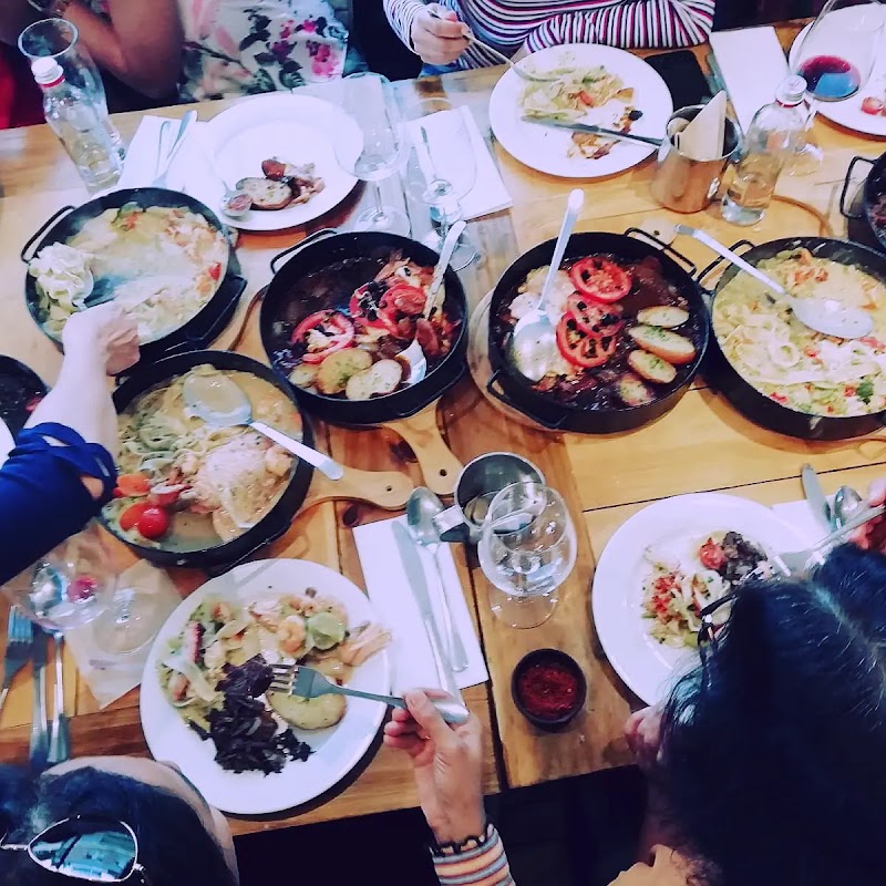 La Disqueria Restaurant – Hermann Eberhard 299, Puerto Natales, Magallanes, Chili (photo 2)