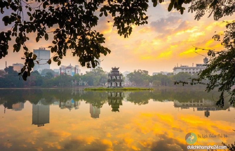 Lac Hoan Kiem et pont Huc – Lac Hoan Kiem, Hoan Kiem, Hanoï, Vietnam (photo 1)
