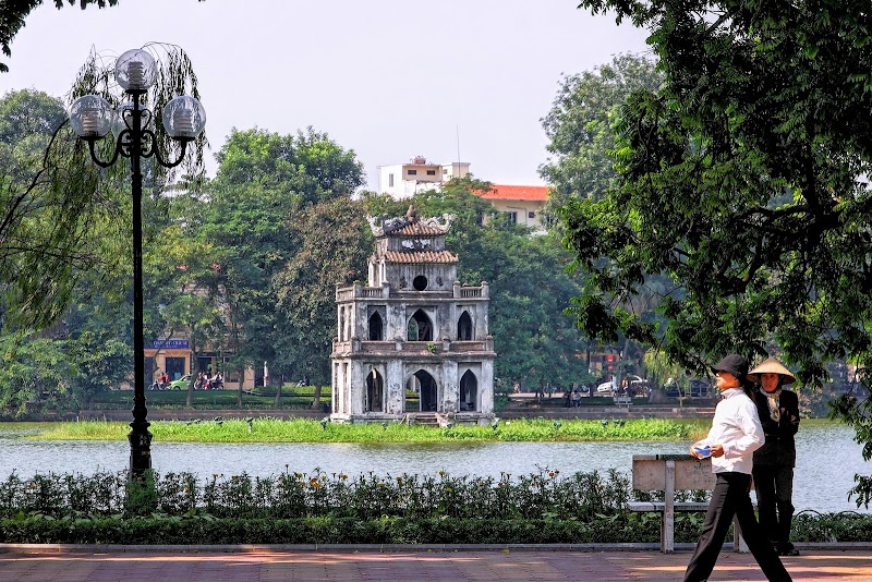 Lac Hoan Kiem et pont Huc – Lac Hoan Kiem, Hoan Kiem, Hanoï, Vietnam (photo 2)