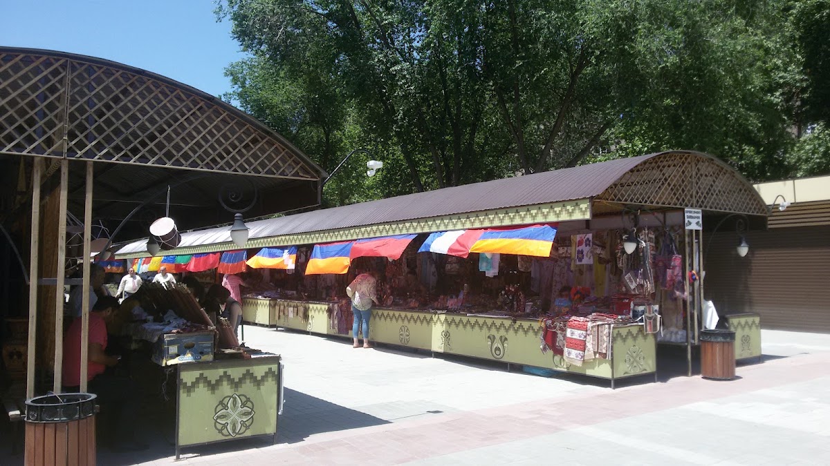 Le marché du Vernissage – 1, 3 Buzand St, Yerevan 0010, Arménie (photo 1)