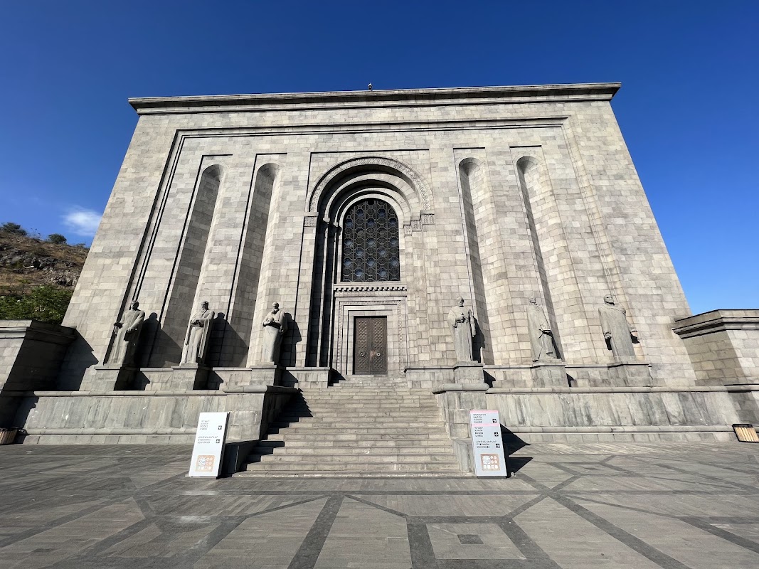 Le Matenadaran, institut des manuscrits anciens – 53 Mesrop Mashtoc pokhota, Yerevan 0009, Arménie (photo 1)