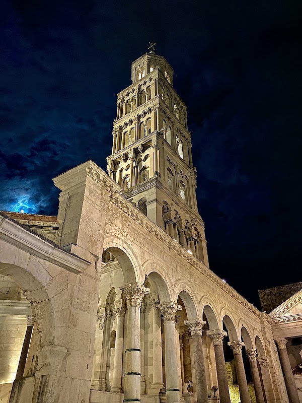 Le Péristyle du palais de Dioclétien – Peristil ul., 21000 Split, Croatie (photo 3)