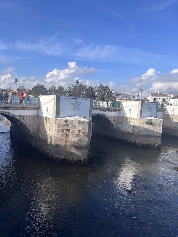 Le vieux pont sur le Gilão – Ponte Antiga, 8800-351 Tavira, Portugal (photo 2)