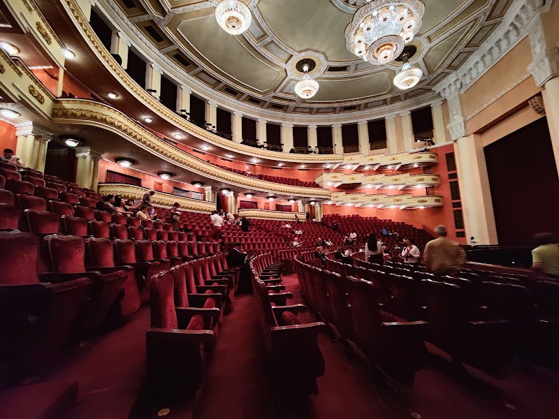 L'Opéra d'Erevan et la place de la Liberté – 54 Tumanyan St, Yerevan, Arménie (photo 2)