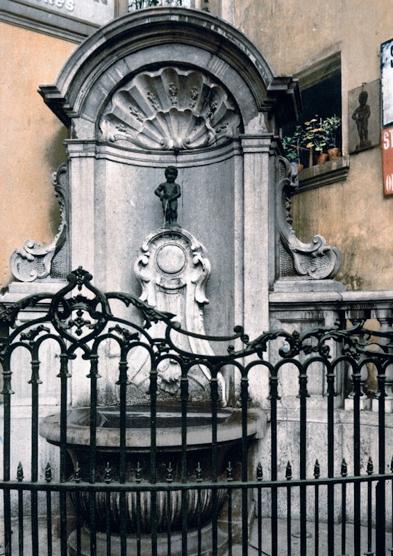 Manneken-Pis – Rue de l'Étuve, 1000 Bruxelles, Belgique (photo 2)