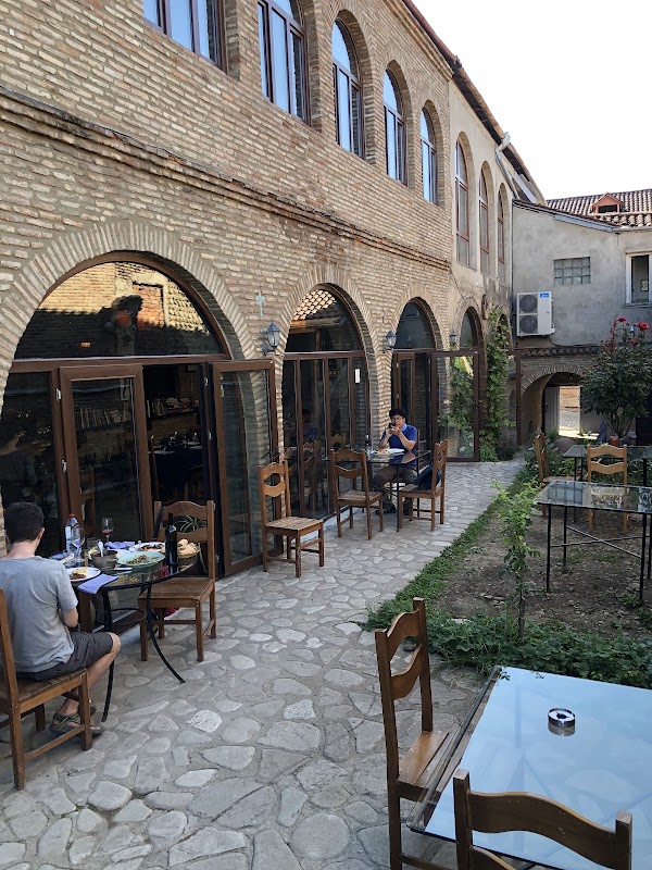 Marani en qvevri et supra chez Pheasant's Tears – Pheasant's Tears Winery, Sighnaghi 4200, Géorgie (photo 1)