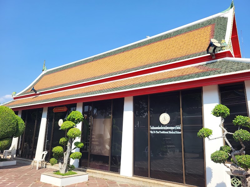 Massage thaï à l'école de Wat Pho – 392, 33-34 Thanon Maha Rat, Khwaeng Phra Borom Maha Ratchawang, Khet Phra Nakhon, Krung Thep Maha Nakhon 10200, Thaïlande (photo 2)