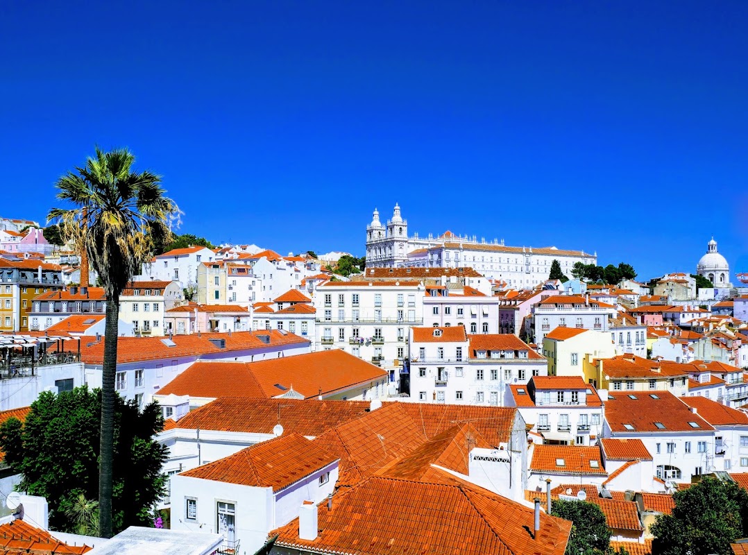 Miradouro das Portas do Sol – Largo Portas do Sol, 1100-411 Lisboa, Portugal (photo 1)
