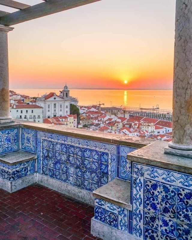 Miradouro de Santa Luzia – Largo de Santa Luzia, 1100-487 Lisboa, Portugal (photo 1)