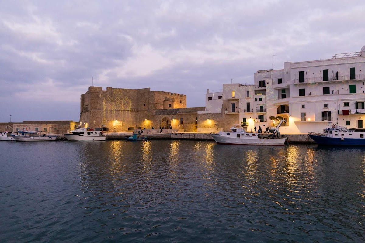 Monopoli, le port antique – Via Porto, 70043 Monopoli BA, Italie (photo 1)