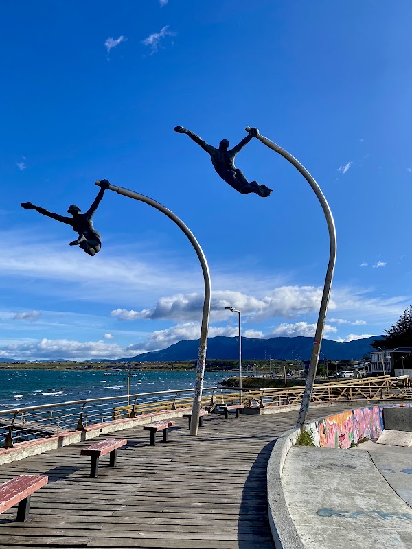 Monumento al viento – Costanera Pedro Montt, Puerto Natales, Magallanes, Chili (photo 1)