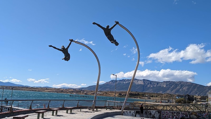 Monumento al viento – Costanera Pedro Montt, Puerto Natales, Magallanes, Chili (photo 2)