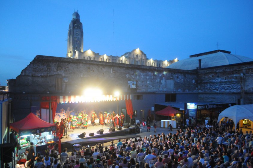 Museo del Carnaval – Rambla 25 de Agosto de 1825 no 218, 11000 Montevideo (photo 1)