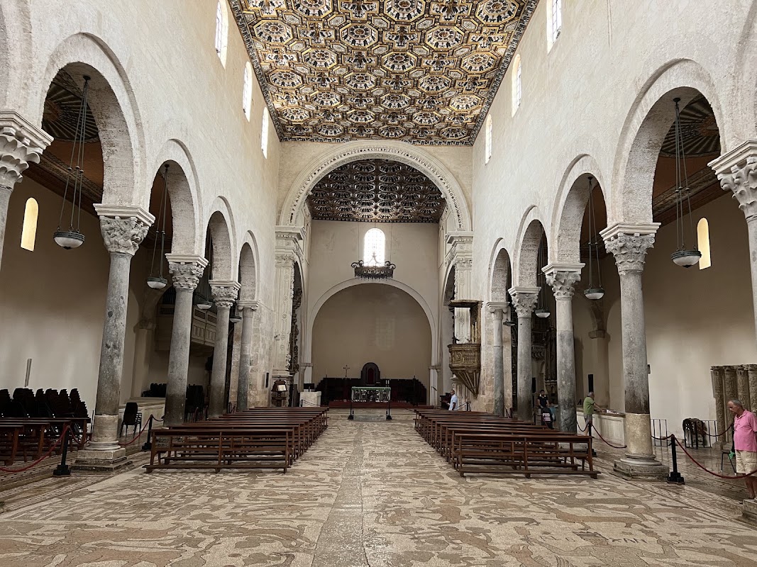 Otrante et sa mosaïque médiévale – Piazza Basilica, 73028 Otranto LE, Italie (photo 1)