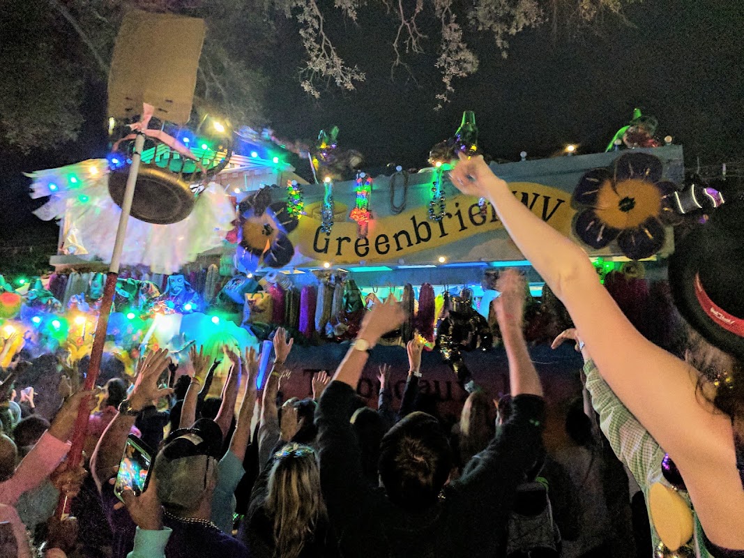 Parade Bacchus – St. Charles Ave & Lee Circle, New Orleans, LA (photo 1)