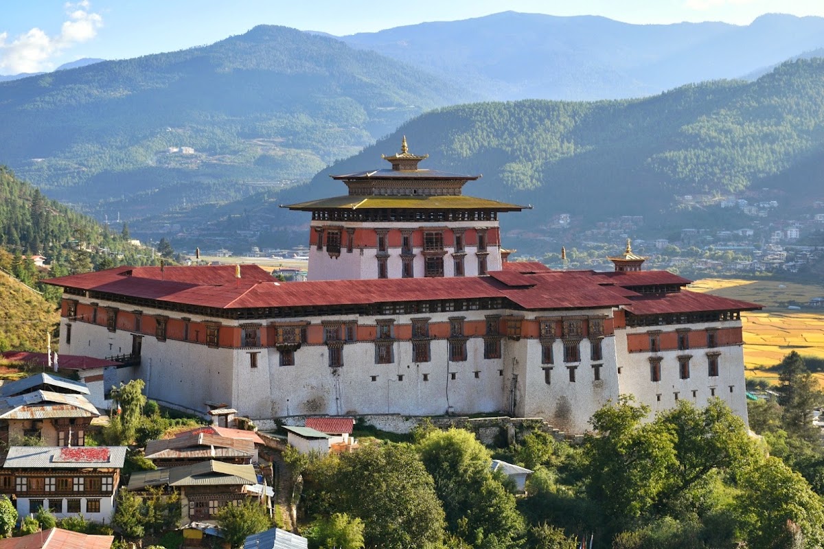 Paro Tshechu, les danses masquees – Rinpung Dzong, CCGF+Q54, Paro, Bhoutan (photo 1)