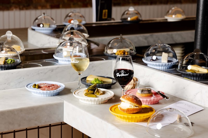 Pick & Cheese - Camden – Unit 93 - 94, Chalk Farm Rd, Chalk Farm, London NW1 8AH (photo 2)