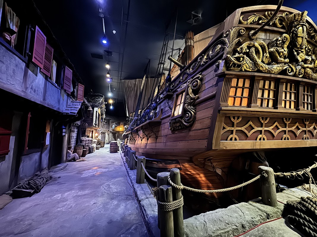 Pirates of Nassau – King and George St, Nassau (photo 1)