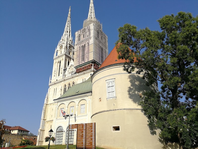 Place Ban Jelačić et le grand sapin – Trg bana Josipa Jelačića, 10000, Zagreb, Croatie (photo 3)