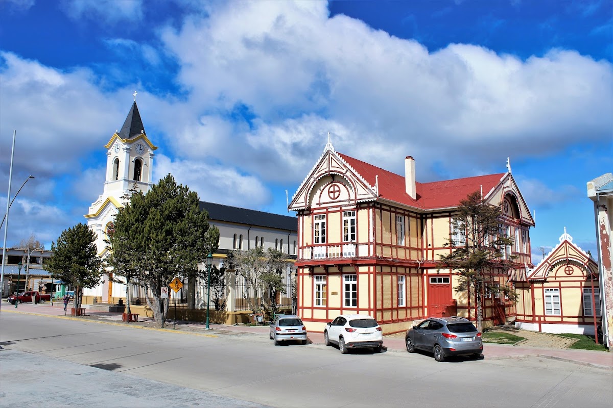 Plaza de Armas Arturo Prat – Tomás Rogers 143, Puerto Natales, Magallanes, Chili (photo 1)