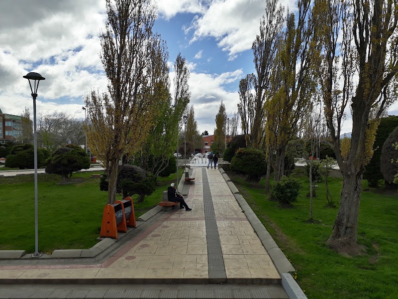 Plaza de Armas Arturo Prat – Tomás Rogers 143, Puerto Natales, Magallanes, Chili (photo 3)