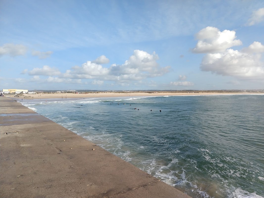 Praia dos Supertubos – Praia dos Supertubos, 2520 Peniche, Portugal (photo 1)