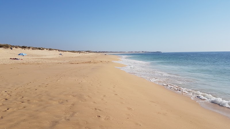 Praia dos Supertubos – Praia dos Supertubos, 2520 Peniche, Portugal (photo 2)